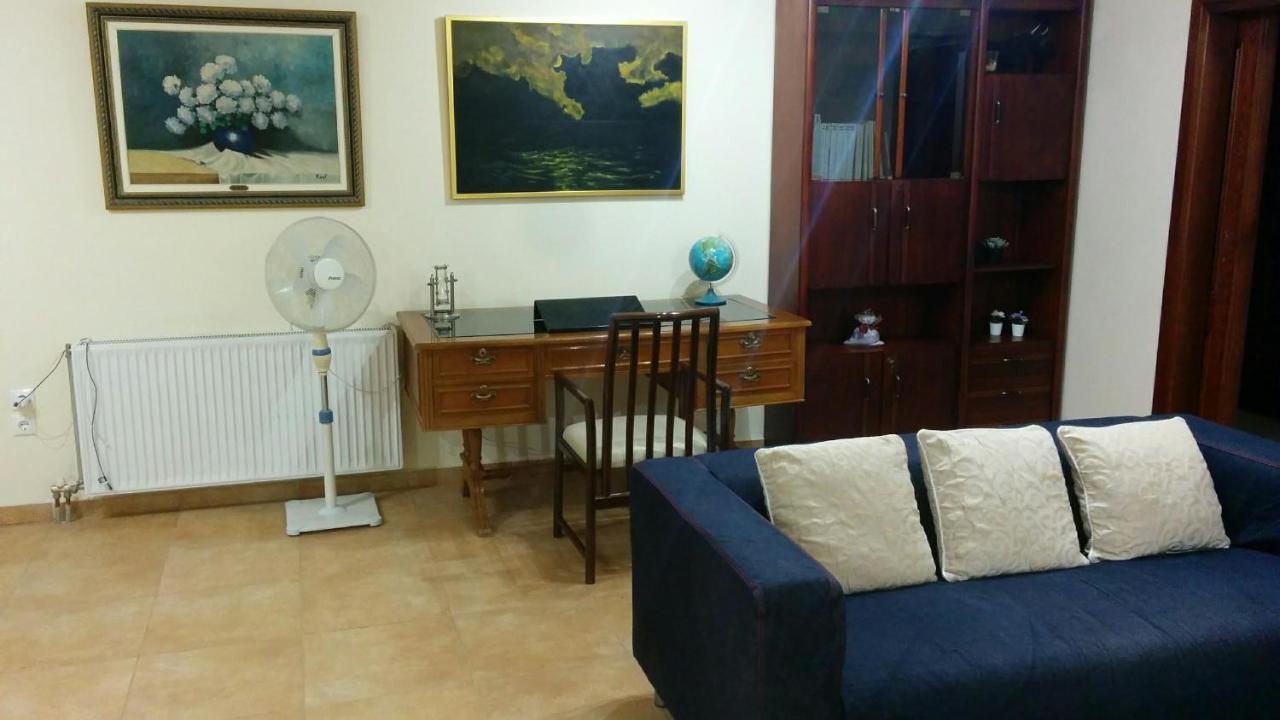 Lovely 2-Bedroom Apartment At Greek Riviera Vári Exterior foto