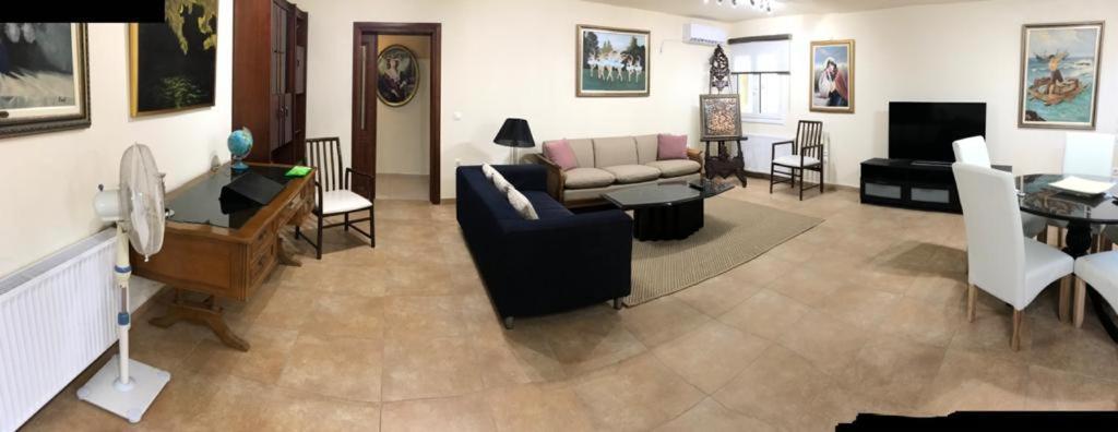 Lovely 2-Bedroom Apartment At Greek Riviera Vári Exterior foto